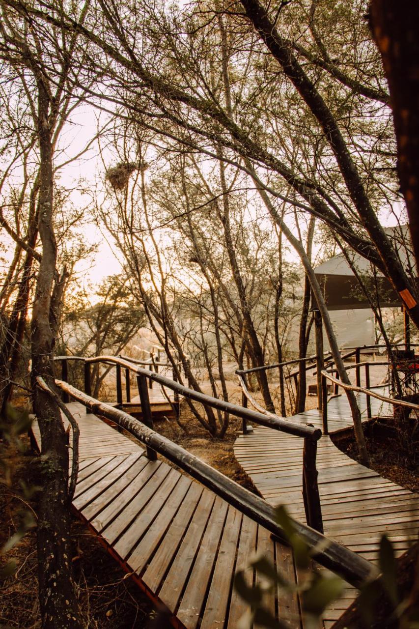 Chandelier Game Lodge Oudtshoorn Exterior photo